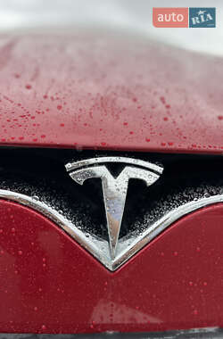 Лифтбек Tesla Model S 2017 в 