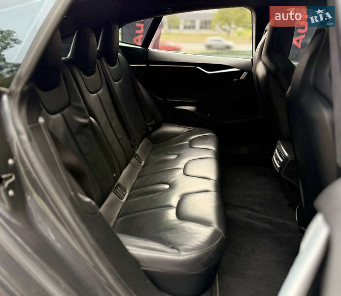 Лифтбек Tesla Model S 2016 в Харькове
