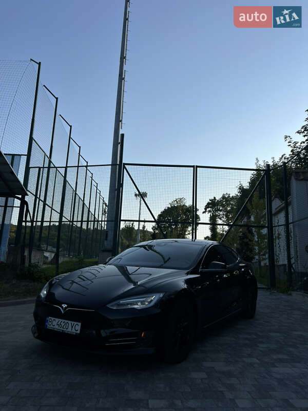 Лифтбек Tesla Model S 2016 в Львове