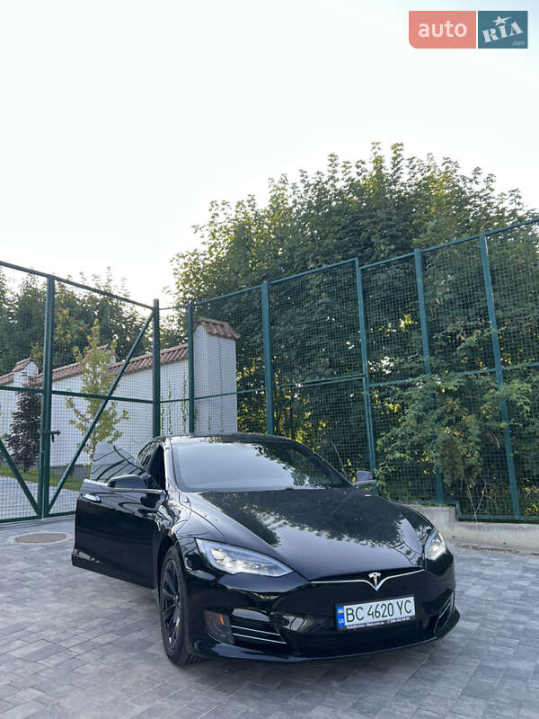 Лифтбек Tesla Model S 2016 в Львове