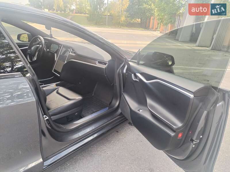 Ліфтбек Tesla Model S 2016 в Олександрії