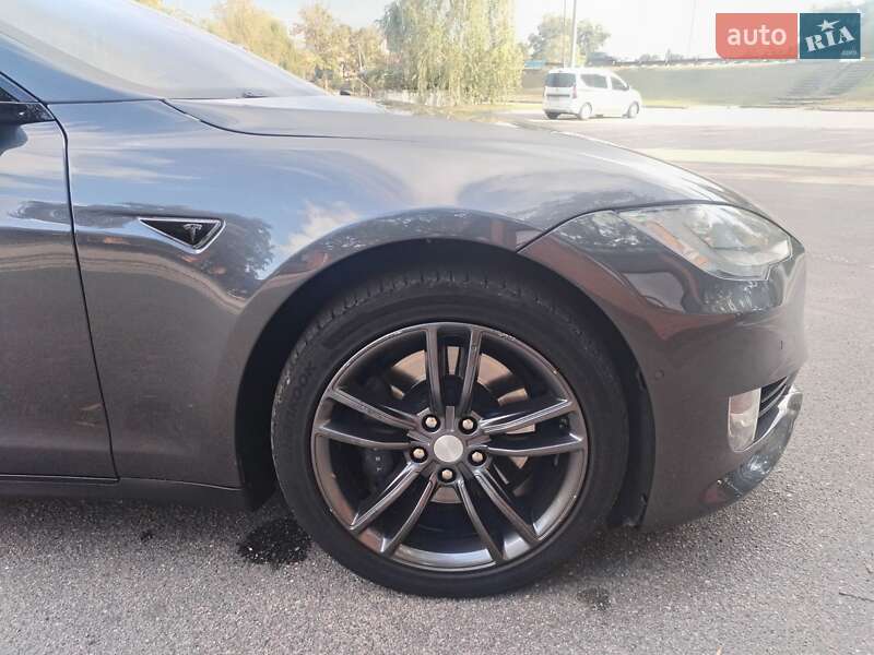 Ліфтбек Tesla Model S 2016 в Олександрії