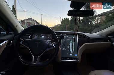 Лифтбек Tesla Model S 2012 в 