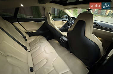 Лифтбек Tesla Model S 2012 в 