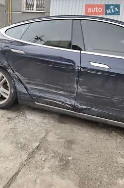Лифтбек Tesla Model S 2014 в 