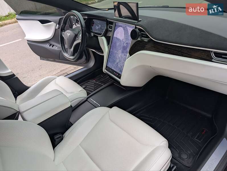 Ліфтбек Tesla Model S 2016 в Києві