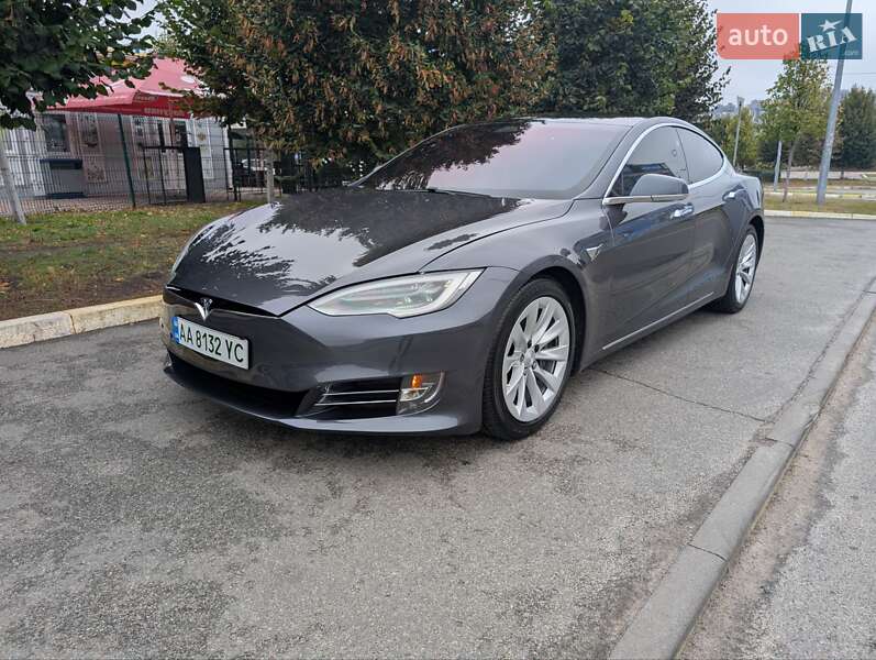 Ліфтбек Tesla Model S 2016 в Києві