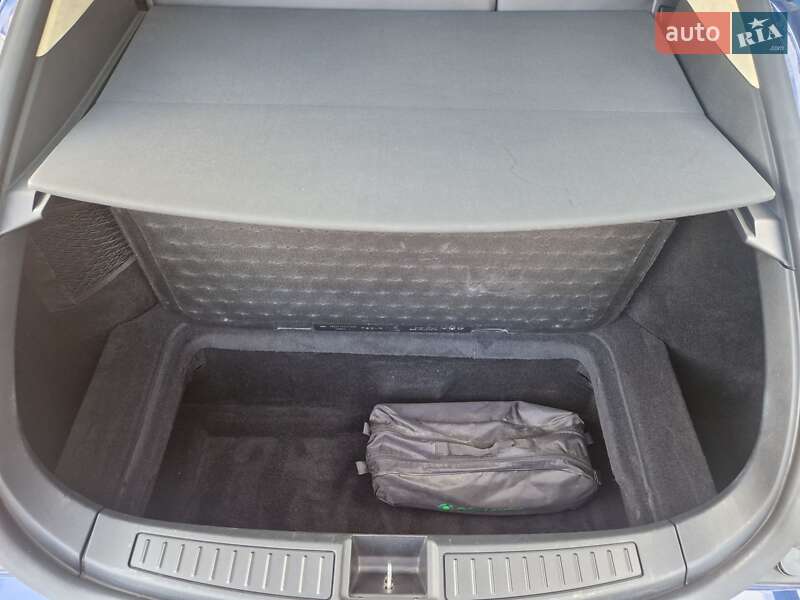 Ліфтбек Tesla Model S 2016 в Дніпрі
