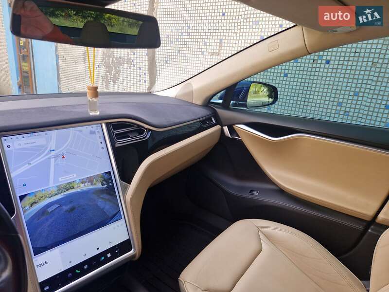 Ліфтбек Tesla Model S 2016 в Дніпрі