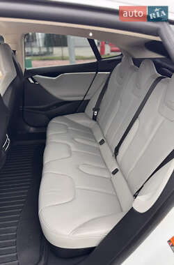 Лифтбек Tesla Model S 2014 в 