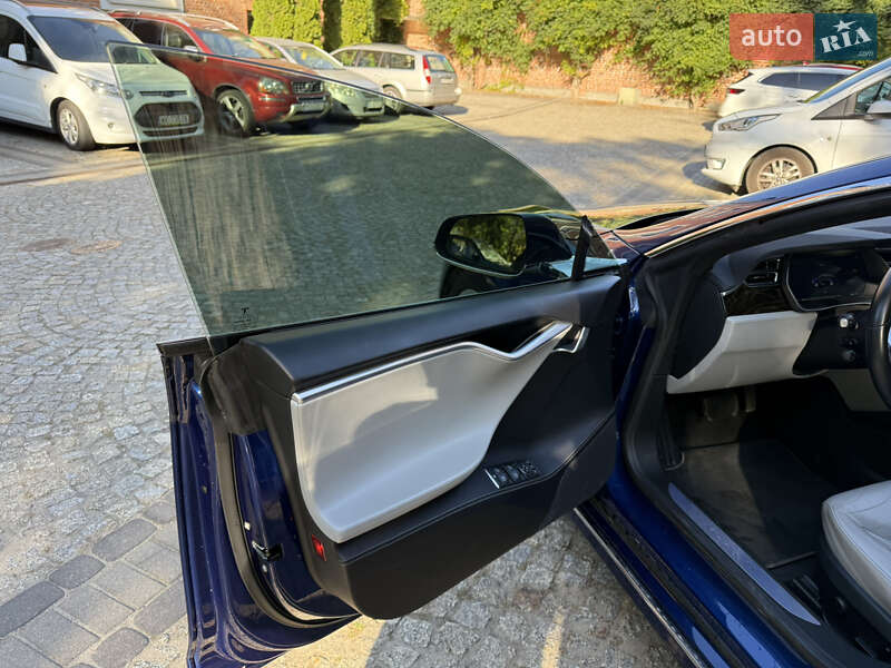 Лифтбек Tesla Model S 2016 в Кременчуге