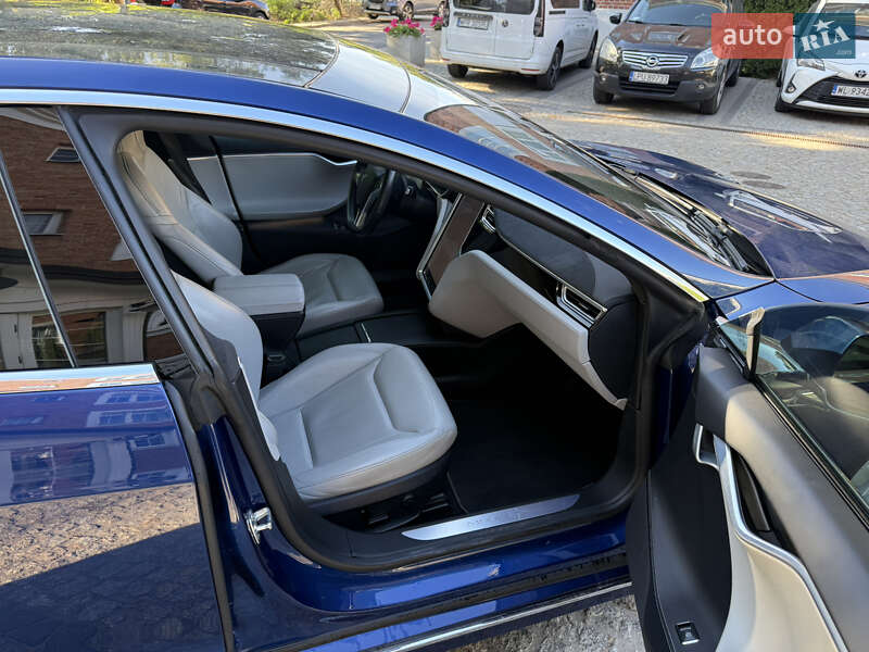 Лифтбек Tesla Model S 2016 в Кременчуге