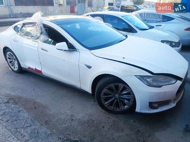 Ліфтбек Tesla Model S 2014 в Львові