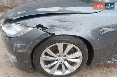 Лифтбек Tesla Model S 2014 в 