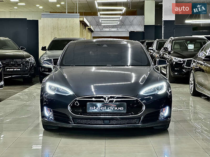Лифтбек Tesla Model S 2015 в Николаеве