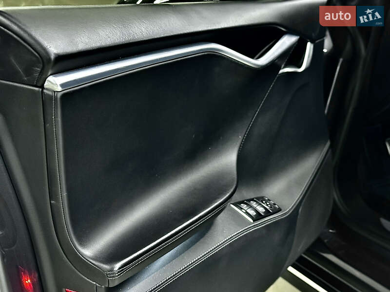 Лифтбек Tesla Model S 2015 в Николаеве