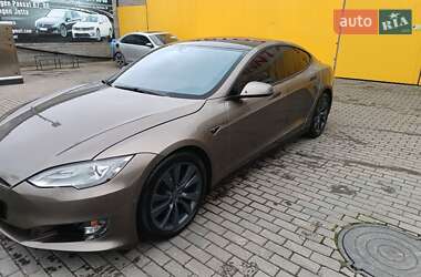 Лифтбек Tesla Model S 2015 в Новояворовске