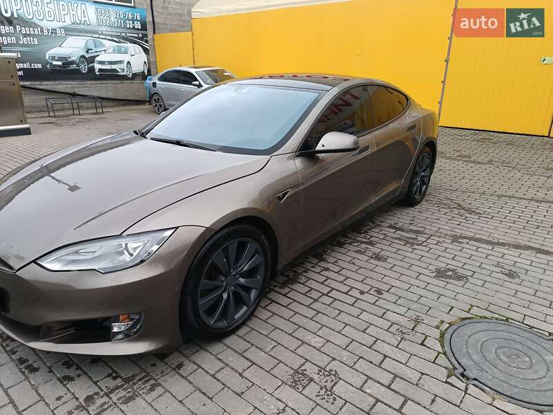 Ліфтбек Tesla Model S 2015 в 