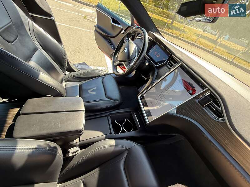 Лифтбек Tesla Model S 2016 в Киеве