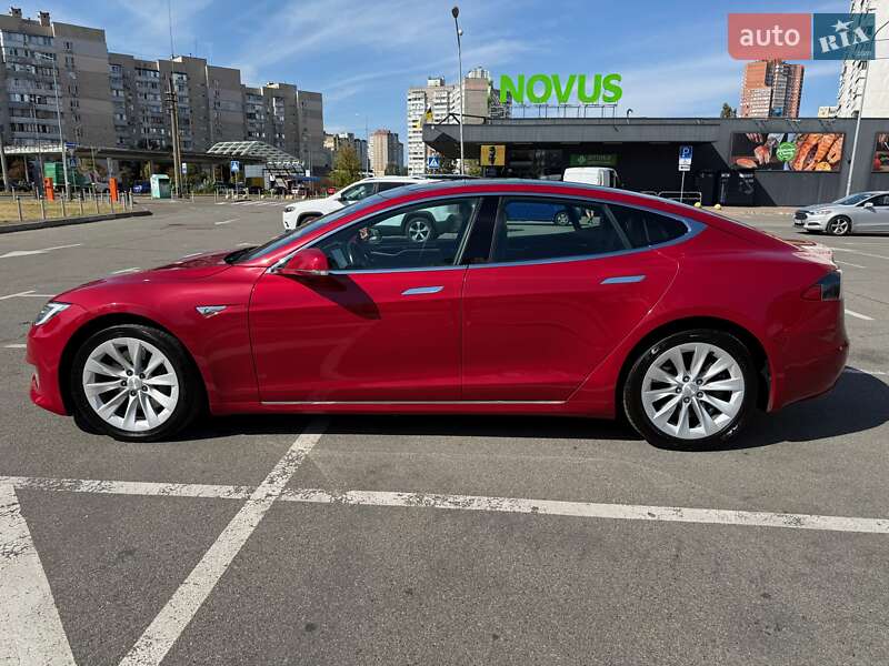 Лифтбек Tesla Model S 2016 в Киеве