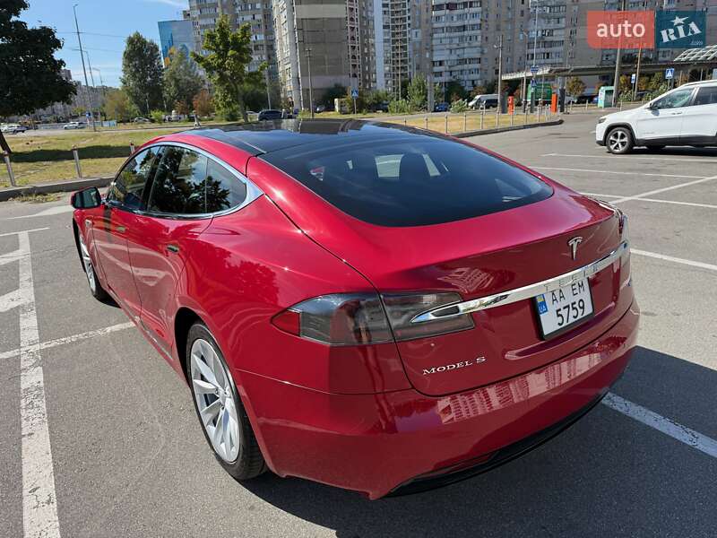 Лифтбек Tesla Model S 2016 в Киеве