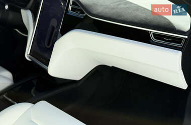 Лифтбек Tesla Model S 2017 в 
