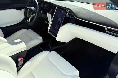 Лифтбек Tesla Model S 2017 в 