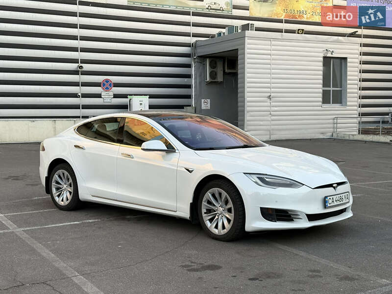 Ліфтбек Tesla Model S 2017 в Черкасах