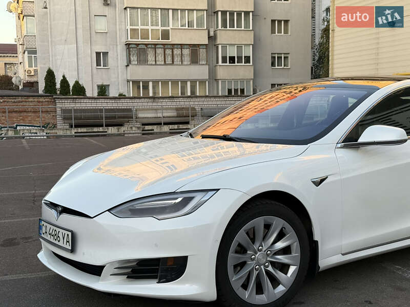 Ліфтбек Tesla Model S 2017 в Черкасах