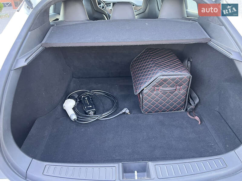 Ліфтбек Tesla Model S 2017 в Черкасах