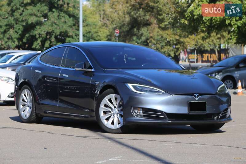 Tesla Model S 2018
