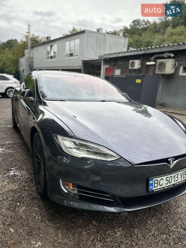 Ліфтбек Tesla Model S 2017 в Києві