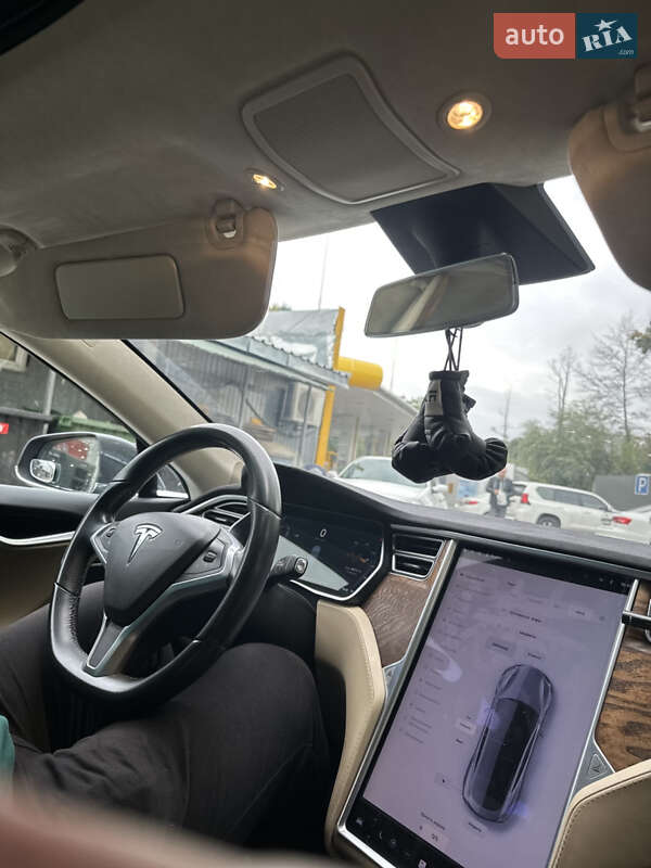 Ліфтбек Tesla Model S 2017 в Києві