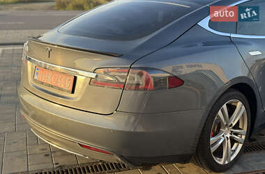 Лифтбек Tesla Model S 2014 в 