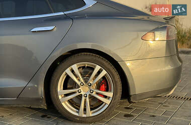 Лифтбек Tesla Model S 2014 в 