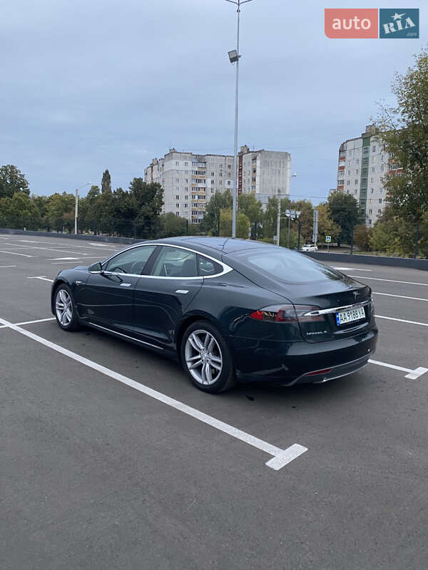 Ліфтбек Tesla Model S 2014 в Чернігові