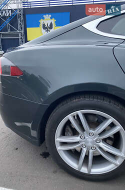 Лифтбек Tesla Model S 2014 в 
