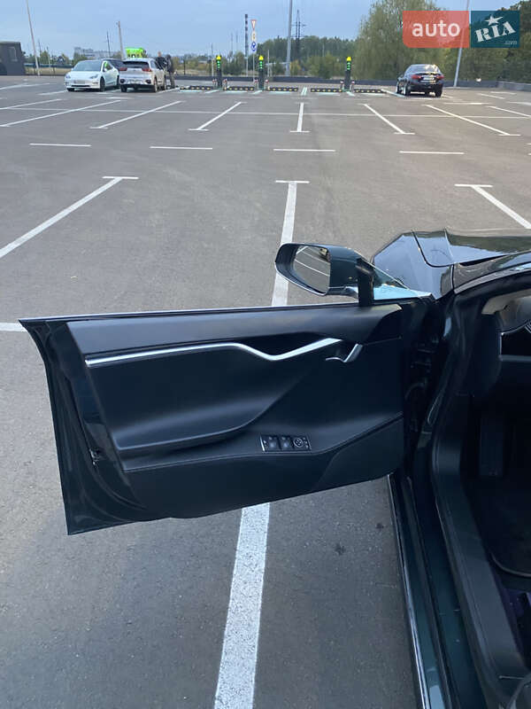 Ліфтбек Tesla Model S 2014 в Чернігові