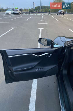 Лифтбек Tesla Model S 2014 в 