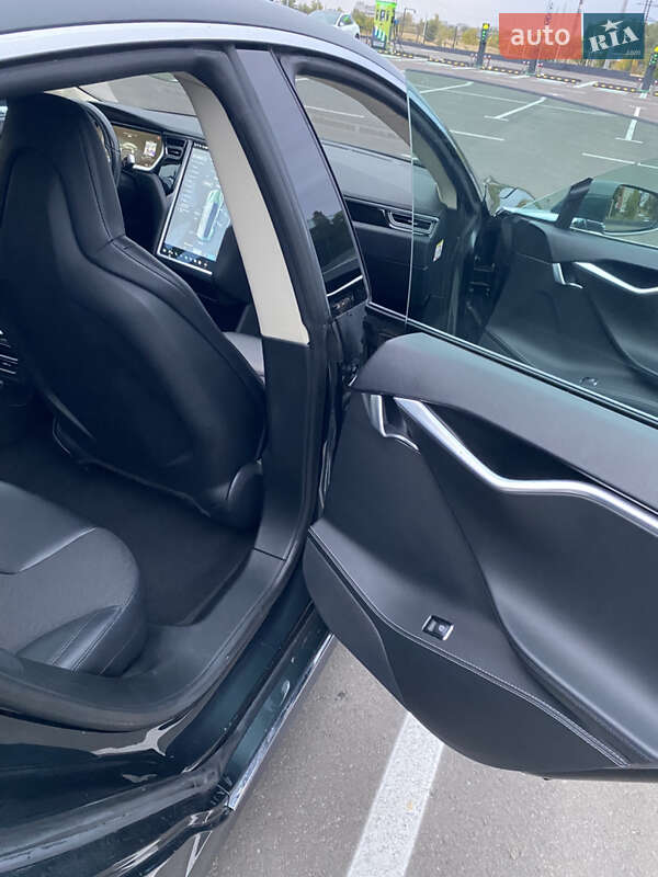 Ліфтбек Tesla Model S 2014 в Чернігові