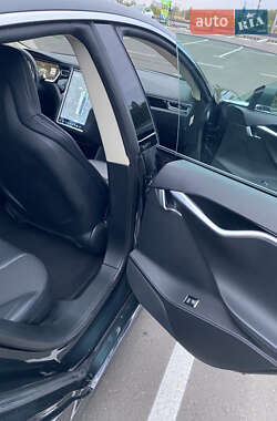 Лифтбек Tesla Model S 2014 в 