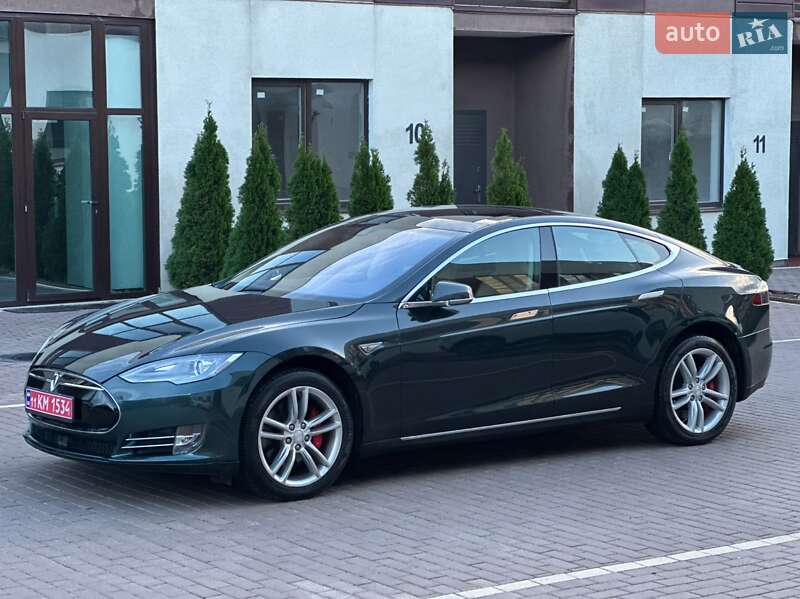 Tesla Model S 2015