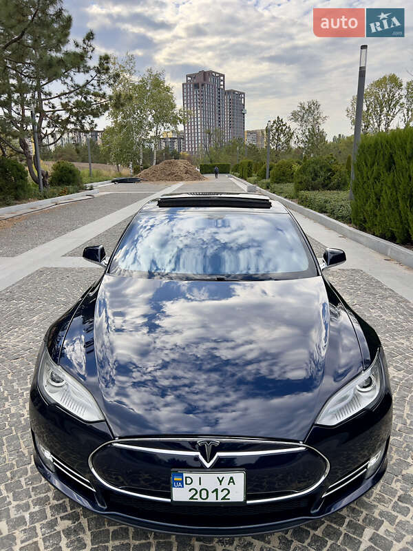 Лифтбек Tesla Model S 2013 в Новомосковске