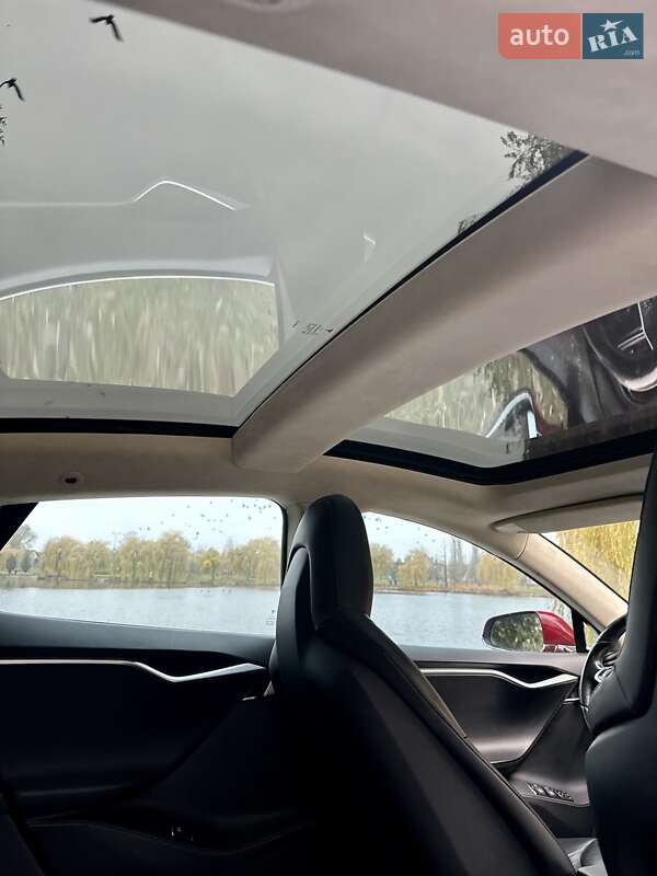 Лифтбек Tesla Model S 2015 в Ровно