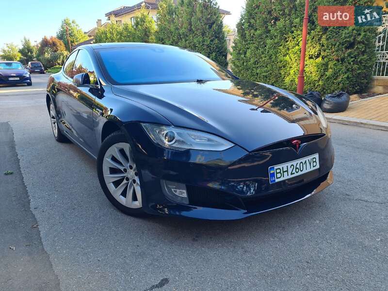 Лифтбек Tesla Model S 2015 в 