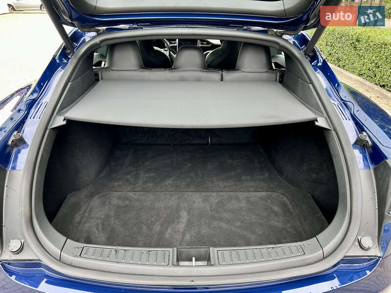 Лифтбек Tesla Model S 2018 в Ивано-Франковске