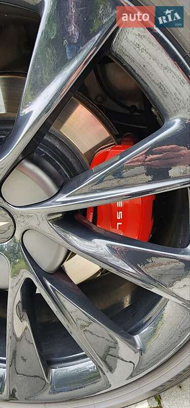 Лифтбек Tesla Model S 2017 в Хмельницком