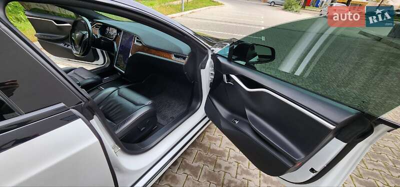 Лифтбек Tesla Model S 2017 в Хмельницком