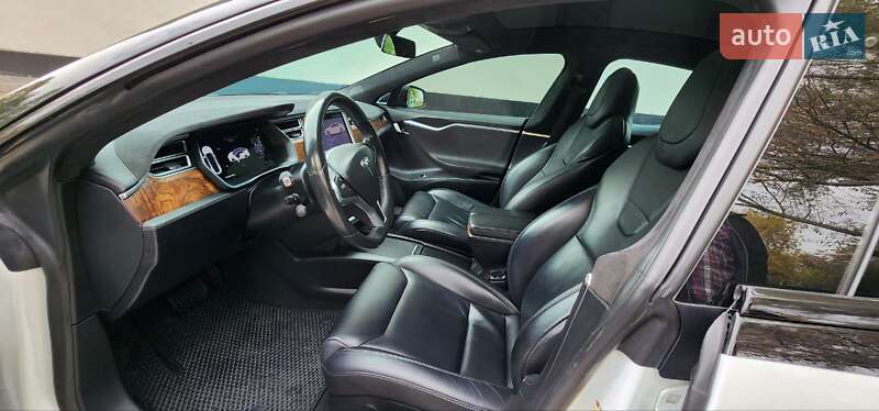 Лифтбек Tesla Model S 2017 в Хмельницком