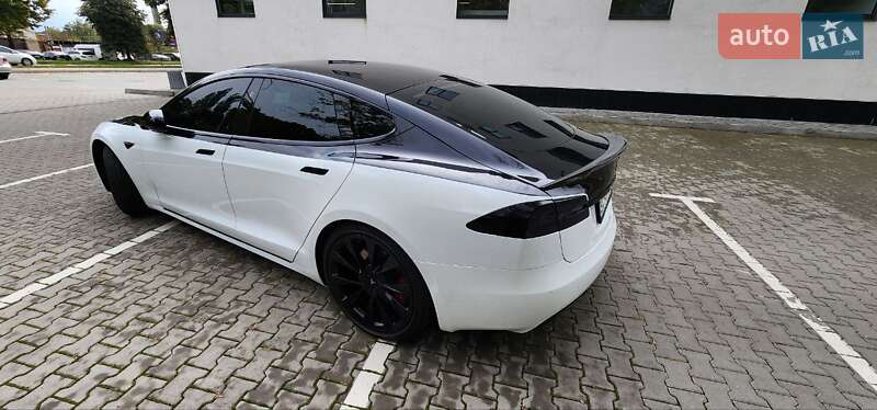 Лифтбек Tesla Model S 2017 в Хмельницком
